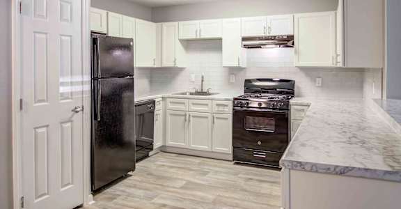 Stratford Ridge Apartments | Pet-Friendly Living in East Cobb